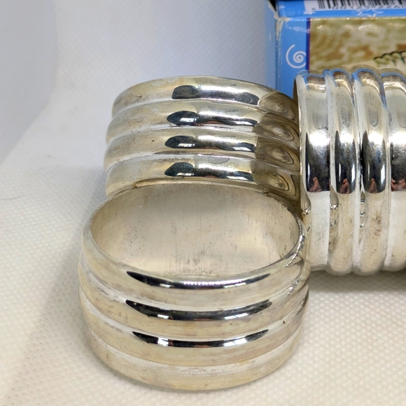 Set of 8 Elegance Silver Plate Napkin Rings Vintage Ribbed - Picture 5 of 7